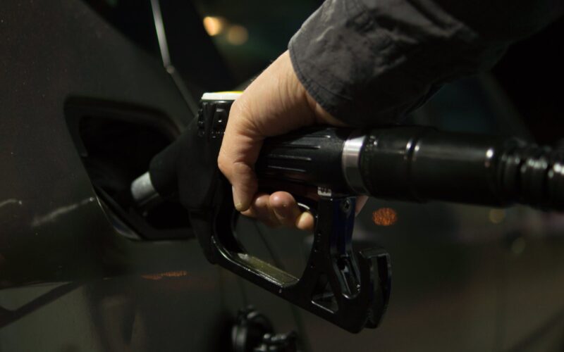 gas benzina motorina oil statie pompa pexels