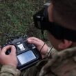 un operator de drona fpv