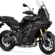 noua motocicleta yamaha tracer 9 gt pe culoare neagra cu faruri matrix led