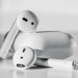 apple earpods on apple earpods