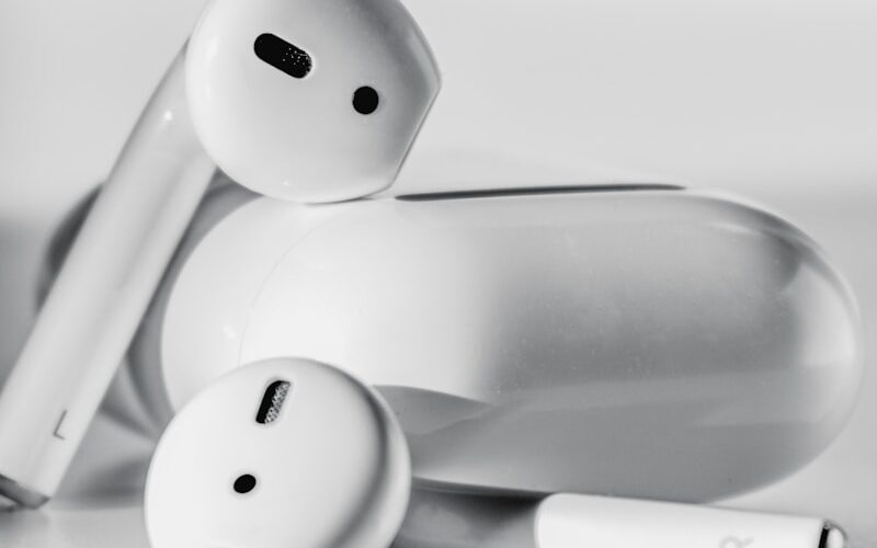 apple earpods on apple earpods