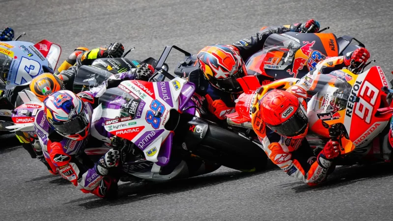 piloti motogp pe circuit