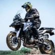 motocicleta adventure qjmoto