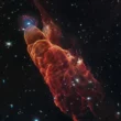 Imaginea surprinsă de telescopul James Webb cu o stea tânără care generează o tornadă cosmică