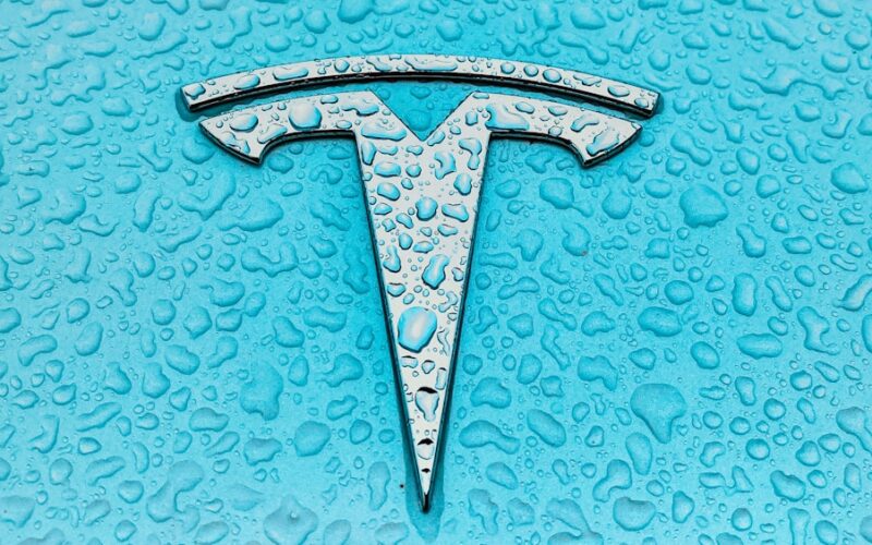 Logo Tesla