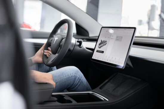 ecran intr-o tesla