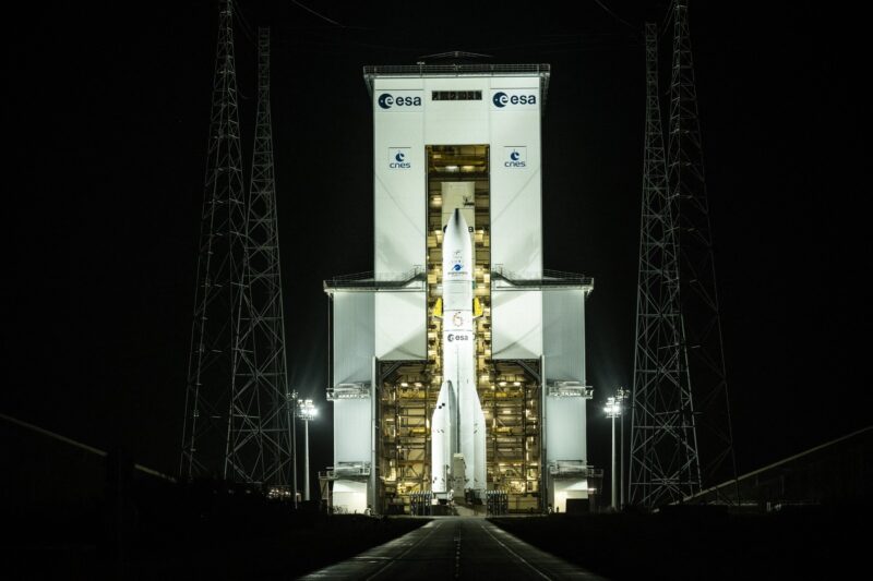 Racheta europeana Ariane 6 pe lansatorul din Guiana Franceză