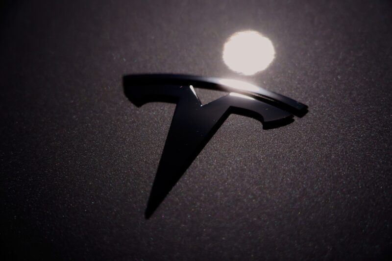 Logo Tesla