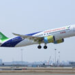avion chinezeste Comac C919 in proces de decolare