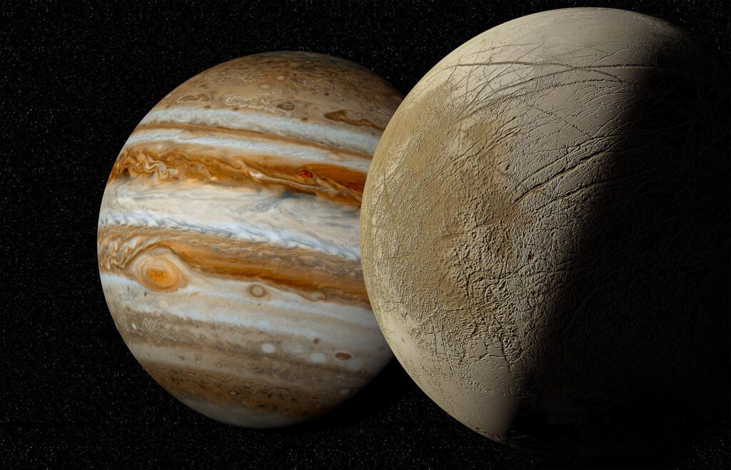 Satelitul Europa în proximitatea planetei Jupiter
