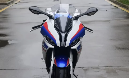 copie motocicleta super sport bmw s1000rr pe strada