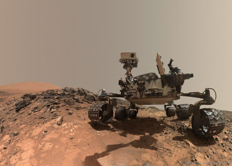 Roverul Curiosity pe suprafața planetei Marte