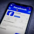 aplicatia facebook instalata pe un iphone