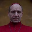 Actorul Ralph Fiennes în filmul Conclave