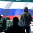 Un hacker rus pregătind un atac cibernetic