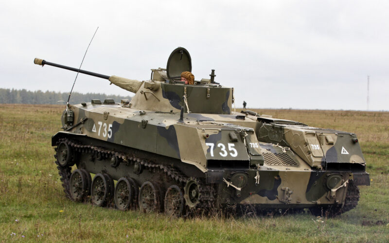 ifv de parasutisti bmd-2