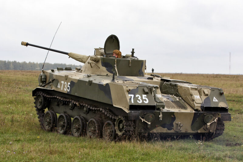 ifv de parasutisti bmd-2