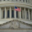 Steagul SUA arborat pe Congresul american din Washington