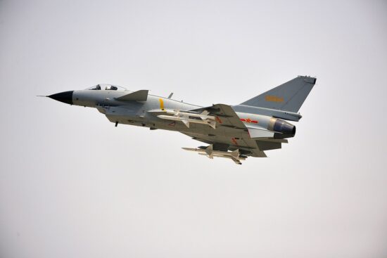 avion chengdu j-10c in zbor