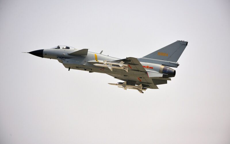 avion chengdu j-10c in zbor