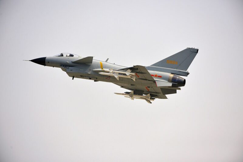 avion chengdu j-10c in zbor