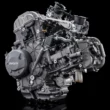 motor ducati pe fundal negreu
