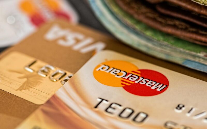 Visa și Mastercard vor să ofere „agenților” AI cardul tău de credit