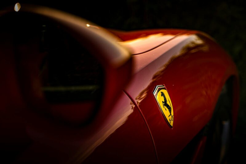 Mașină de lux Ferrari