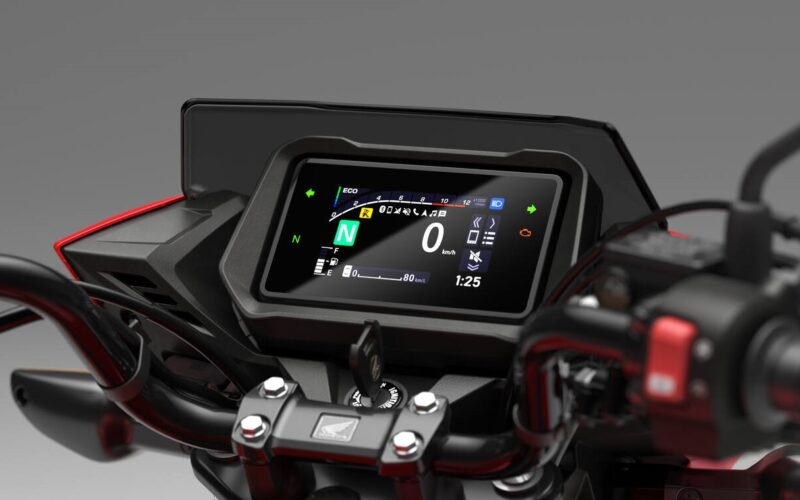 bord digitat tft a noului model honda cb125f