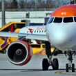 avion Airbus care ruleaza pe pista