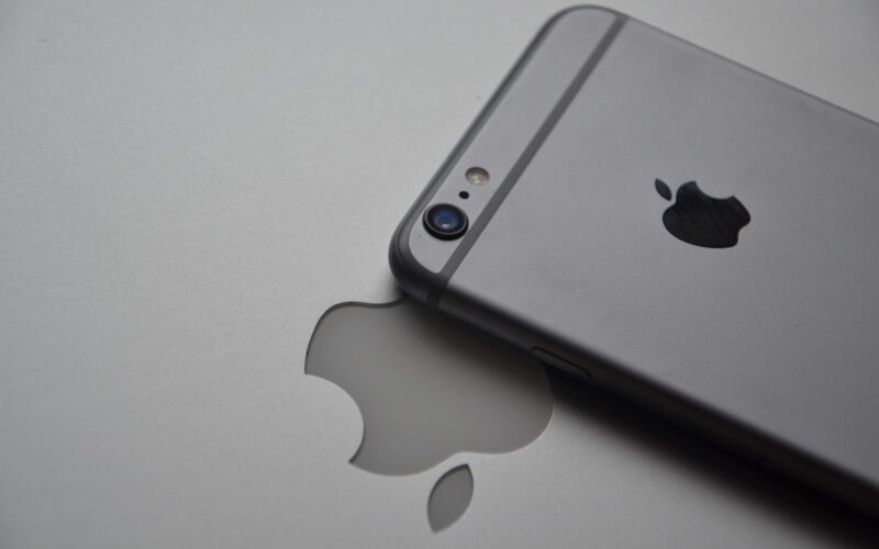 Apple vede în AI un pericol existențial, iPhone ar putea dispărea peste 10 ani