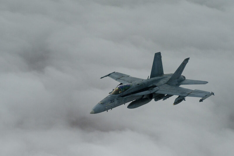 Avion de luptă american F-18