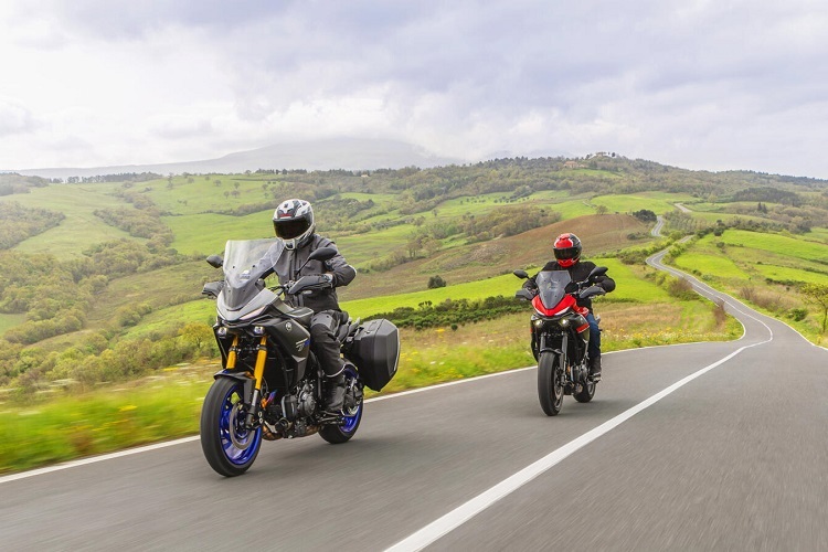 noile modele yamaha tracer 7 fotografiate pe drum de tara