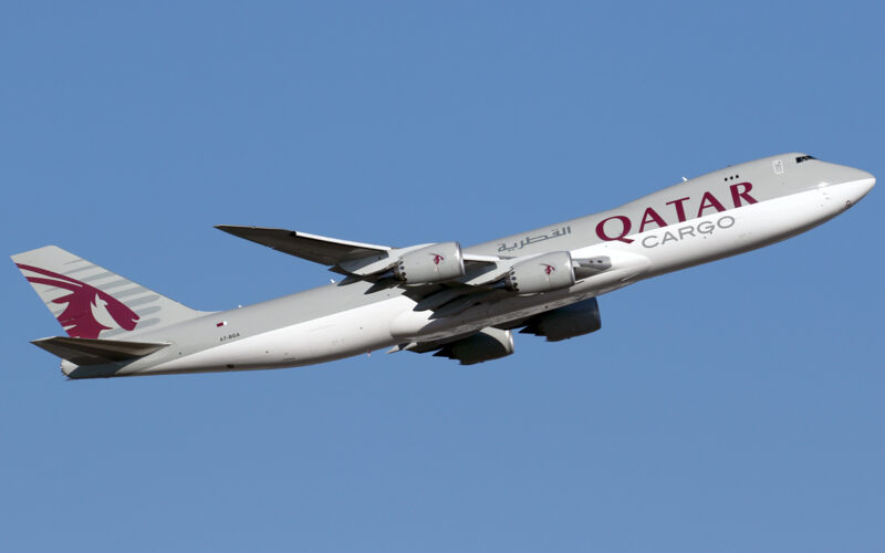 Avion Boeing 747-8 al companiei aeriene Qatar Airways