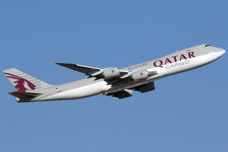 Avion Boeing 747-8 al companiei aeriene Qatar Airways