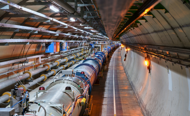 Visul grandios al alchimiei este aici: Cel mai mare accelerator de particule din lume transformă plumbul în aur