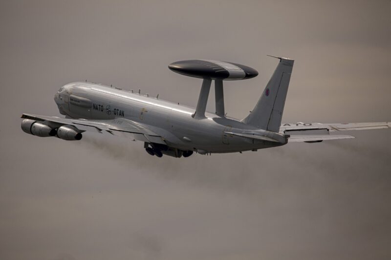 Avion E-3A AWACS