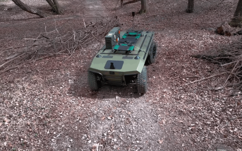 Vehicul armat autonom produs de compania ceha LPP Holding