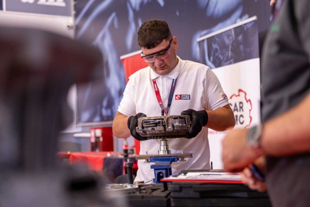 Finala concursului Young Car Mechanic România