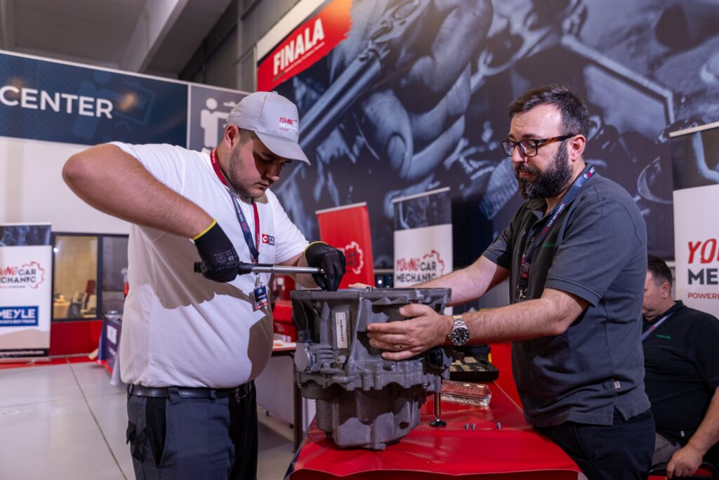Finala concursului Young Car Mechanic România