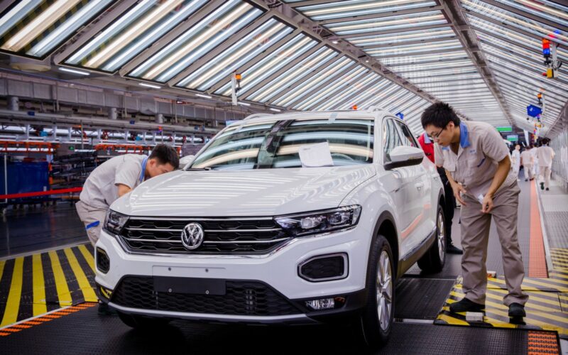 Linie de producţie din fabrica FAW-Volkswagen din Foshan