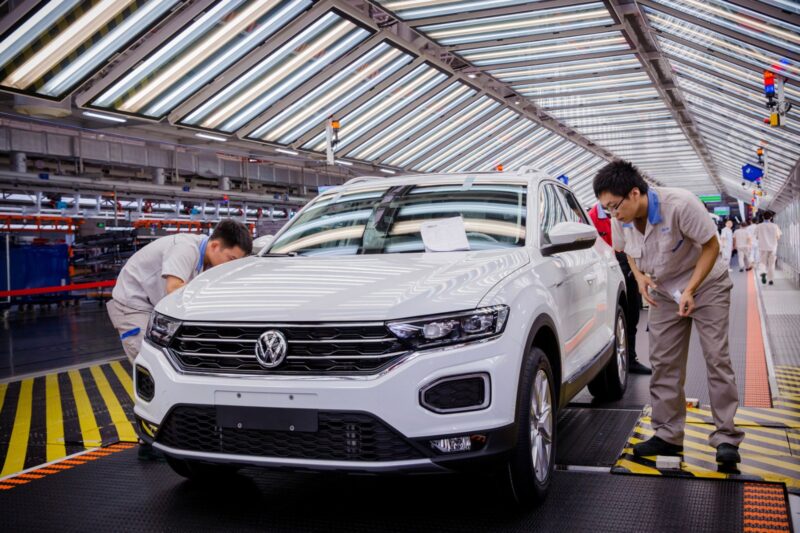 Linie de producţie din fabrica FAW-Volkswagen din Foshan