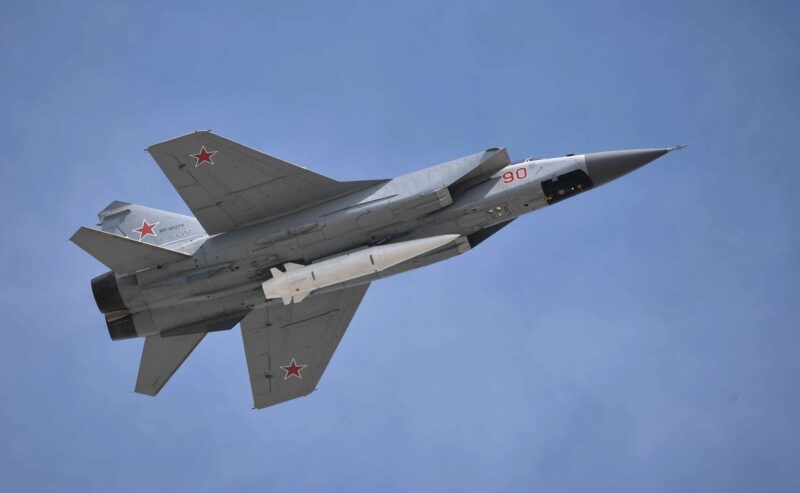 Avion de vânătoare Mig-31