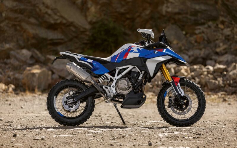 concept bmw f 450 gs fotografiat in teren accidentat