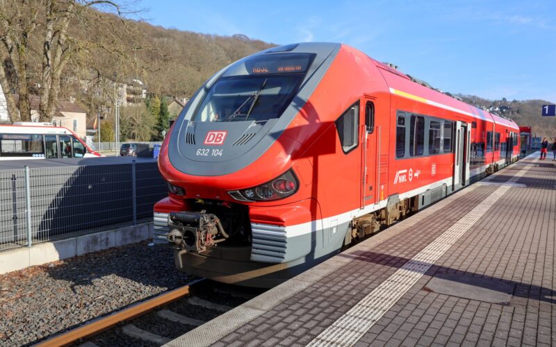 Tren electric PESA