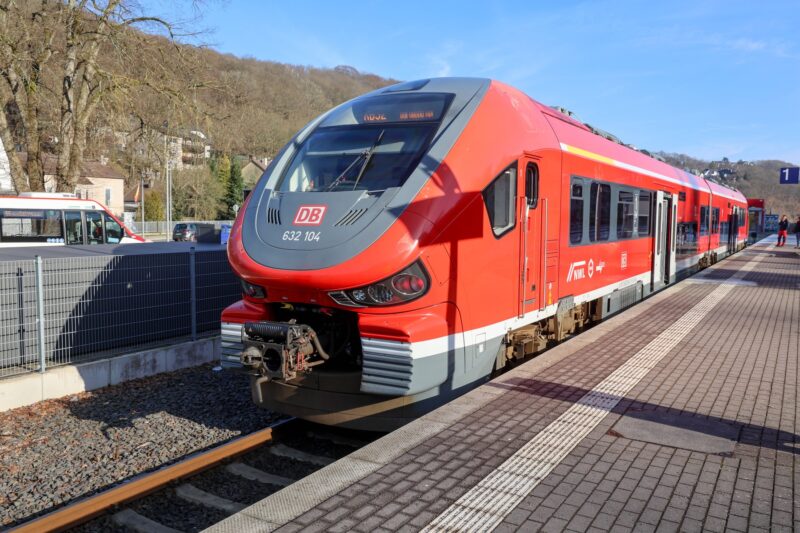 Tren electric PESA