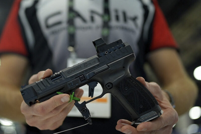 Pistol Canik de calibru 9mm
