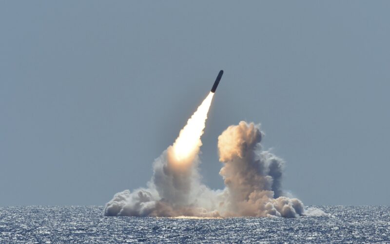 Rachetă cu focos nuclear lansată de pe un submarin