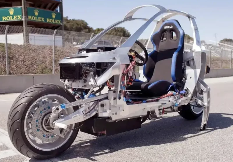 mototcicleta electrica prototip care se balanseaza singura