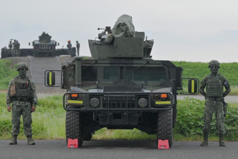 Vehicul american M1167 TOW